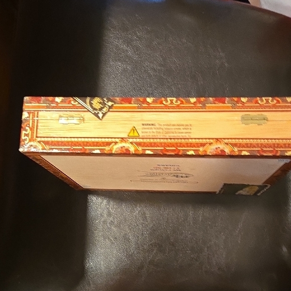 Decorative Wooden Cigar Box - Picture 6 of 10